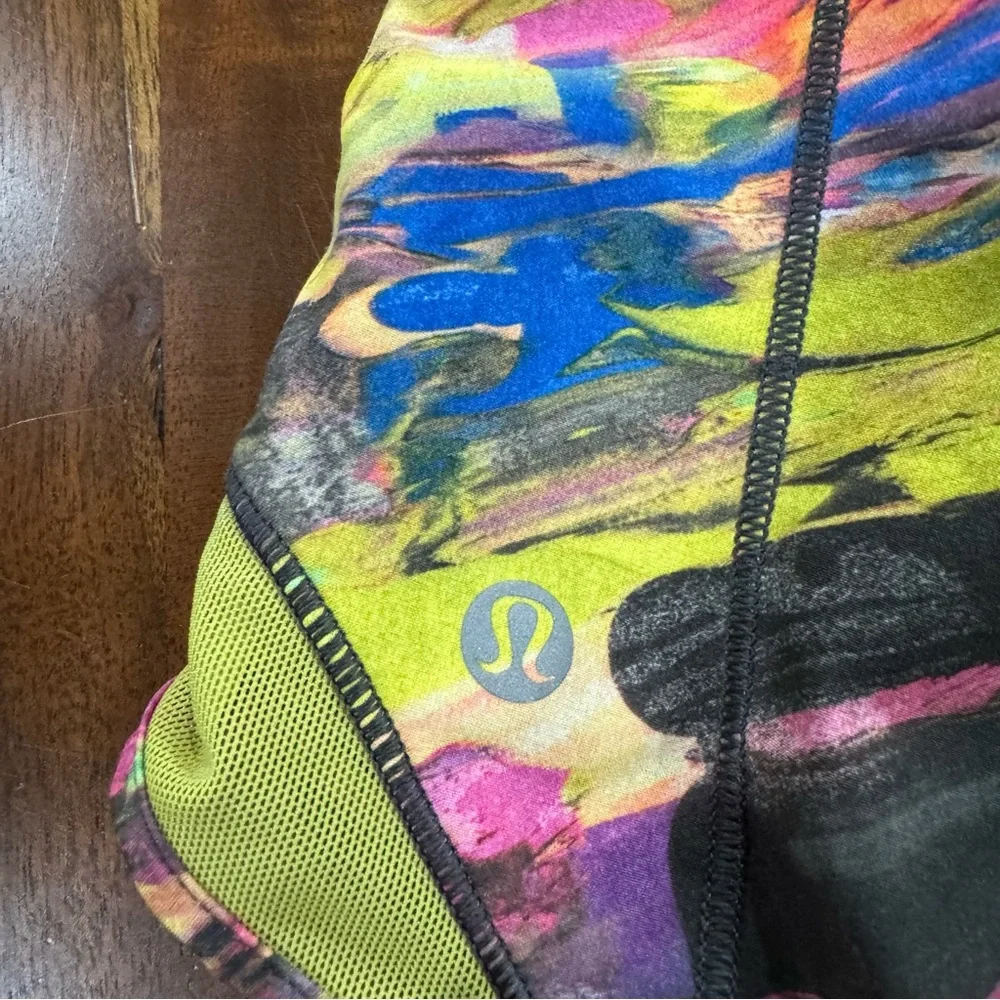Lululemon‎ Hotty Hot Low Rise 4” Shorts Size 2